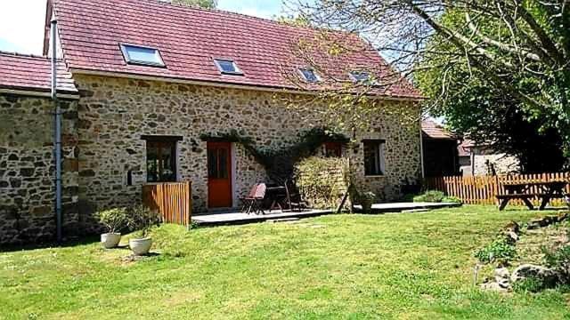 Gite Du Sorbier Le Chalard Exterior photo
